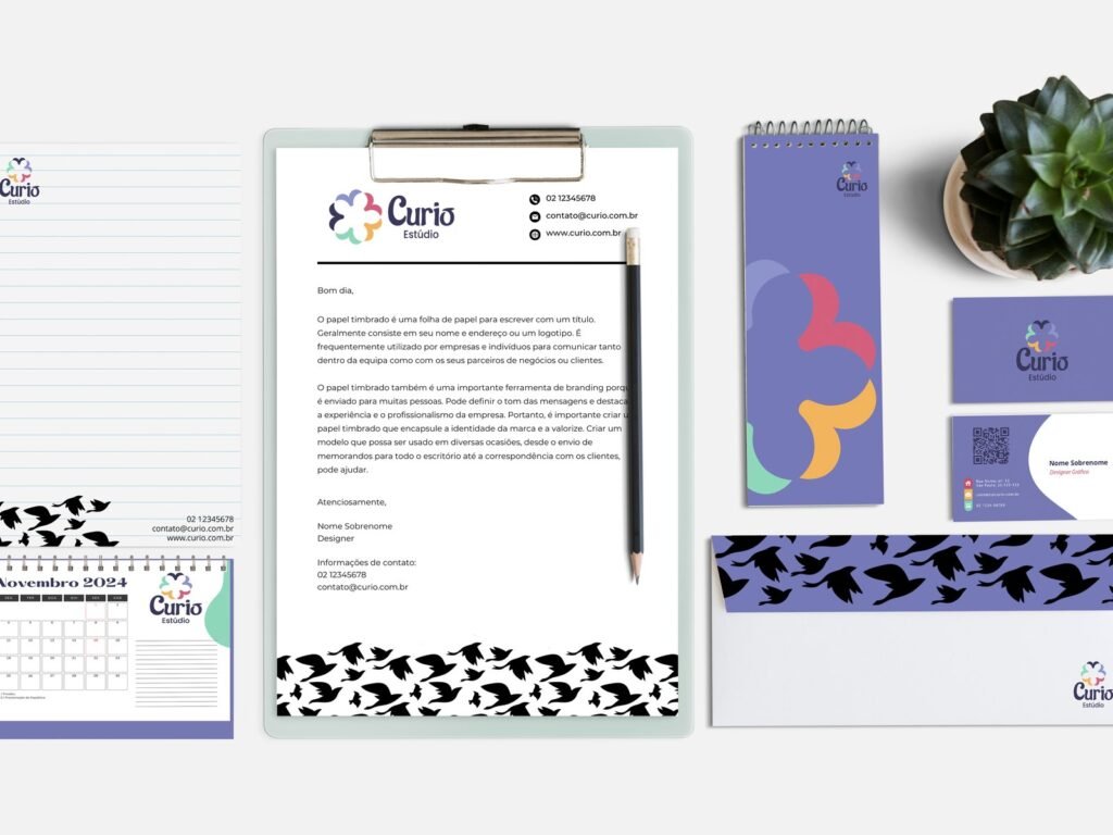 Conjunto de papelaria: timbrado, envelope, bloco e calendário
