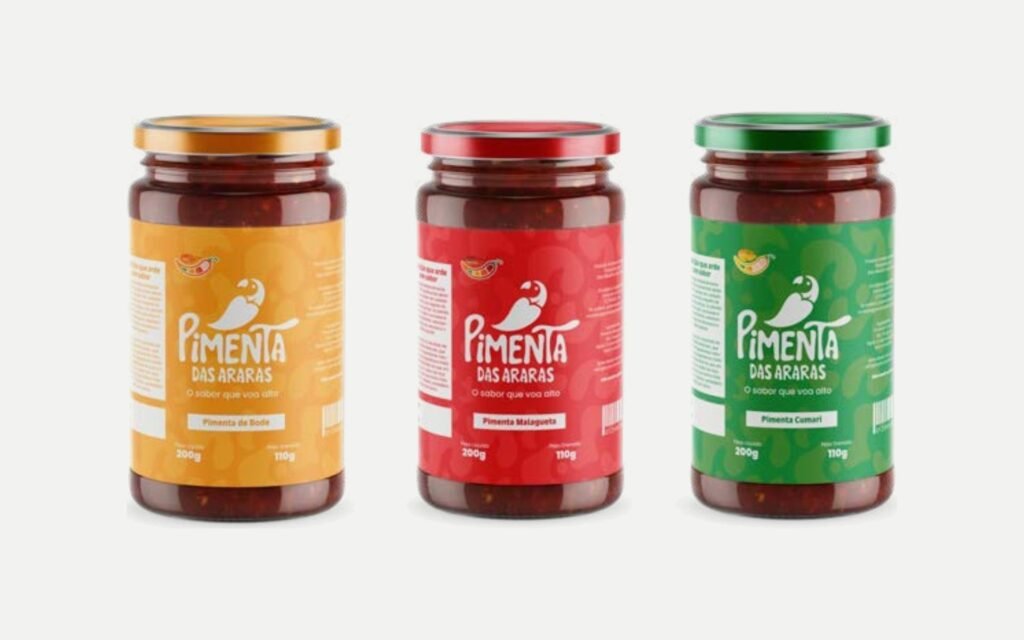 Três potes de conserva Pimenta das Araras: Pimenta de Bode, Malagueta e Cumari